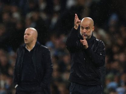 بيب غوارديولا "يتفهّم" شكوى آرني سلوت من الكرات الثابتة.. ويشبّهها بـNBA