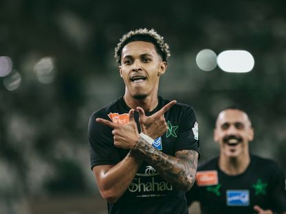 احتفال لازارو مهاجم النجمة بتسجيل هدف في مرمى الأهلي بالدوري السعودي - 19 فبراير 2026 - X/@alnajmahfc