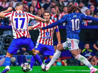 إيزي لاعب أرسنال يتعرض لعرقلة داخل منطقة جزاء أتلتيكو مدريد في ذهاب نصف نهائي دوري أبطال أوروبا - 29 أبريل 2026 - skysports/tv