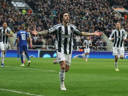 احتفال ساندرو تونالي بتسجيل هدف لنيوكاسل في مرمى كاراباغ بدوري أبطال أوروبا - 25 فبراير 2026 - REUTERS