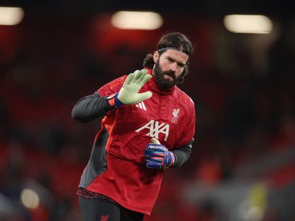 أليسون بيكر حارس مرمى ليفربول قبل مواجهة كاراباغ في دوري أبطال أوروبا - 28 يناير 2026 - Reuters