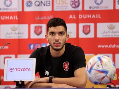 يوسف أيمن لاعب نادي الدحيل القطري في مؤتمر صحفي- 10 أغسطس 2022 - https://www.duhailsc.qa/