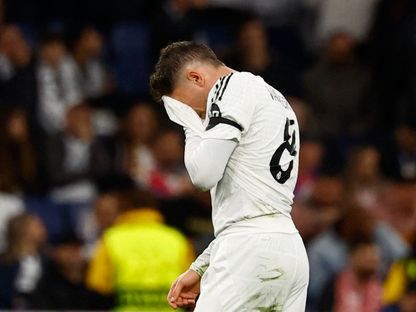 حسرة فيدي فالفيردي لاعب ريال مدريد بعد إقصاء فريقه من ربع نهائي دوري أبطال أوروبا بعد الهزيمة أمام أرسنال - 16 إبريل 2025 - REUTERS