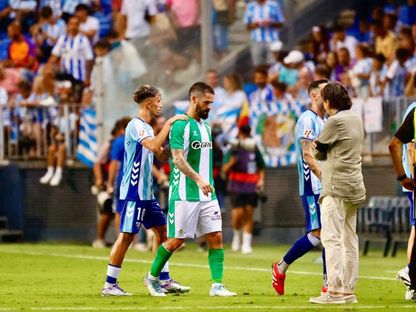 دافيد لاروبيا رفقة إيسكو ألاركون من مباراة ريال بيتيس وملقة الودية - 10 أغسطس 2025 - X/MalagaCF