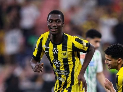 احتفال محمدو دومبيا لاعب الاتحاد بتسجيل هدف في مرمى النجمة بالدوري السعودي - 1 يناير 2026 - X/@ittihad