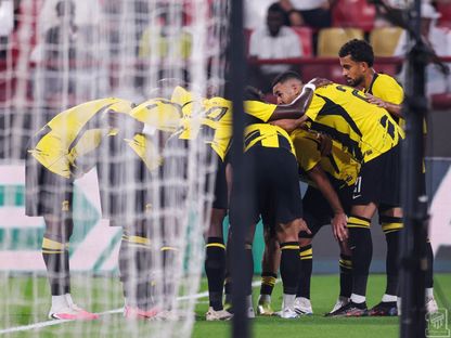 احتفال لاعبي الاتحاد بتسجيل هدف في مرمى الجزيرة الإماراتي بتصفيات دوري أبطال آسيا للنخبة - 11 أغسطس 2026 - X/@ittihad