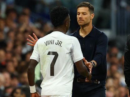 تشابي ألونسو وفينيسيوس جونيور من مباراة ريال مدريد وبرشلونة بالدوري الإسباني - 26 أكتوبر 2025 - Reuters