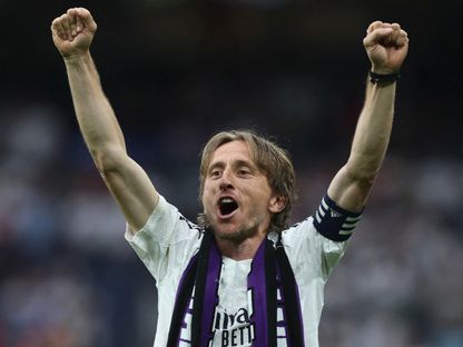 لوكا مودريتش بعد آخر مباراة له مع ريال مدريد في "سانتياغو برنابيو" ضد ريال سوسيداد - 24 مايو 2025 - Reuters