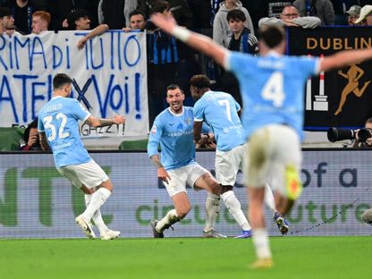 احتفال أليسيو رومانيولي بهدفه في مباراة أتالانتا ولاتسيو بنصف نهائي كأس إيطاليا - 22 أبريل 2026 - Reuters