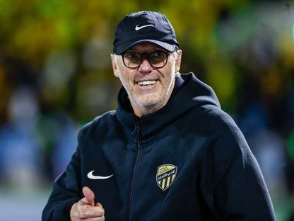 لوران بلان مدرب الاتحاد في مباراة الخليج بدوري روشن السعودي - 26 فبراير 2025 - X/@aawsat_spt