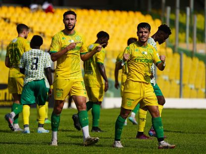 احتفال لاعبي شبيبة القبائل بتسجيل هدف في مرمى غولد ستارز الغاني بدوري أبطال إفريقيا - 20 سبتمبر 2025 - FB/@JS Kabylie