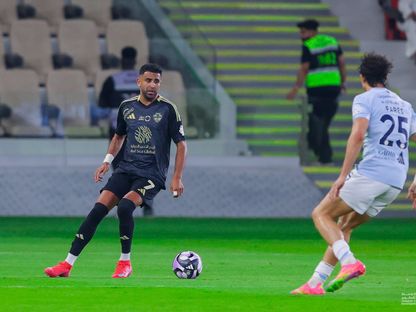 رياض محرز لاعب الأهلي خلال مواجهة الفيحاء بدوري روشن السعودي - 18 أبريل 2025 - X/@ALAHLI_FC