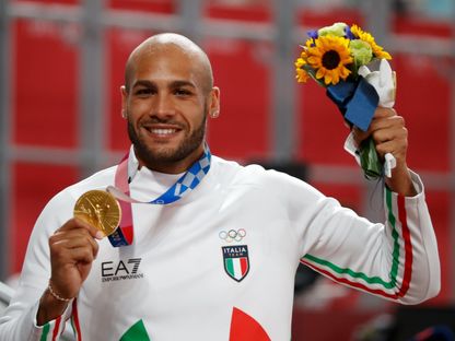 العداء الإيطالي مارسيل جاكوبس المتوج بالميدالية الذهبية في منافسات 100 متر رجال بأولمبياد طوكيو 2020 - REUTERS