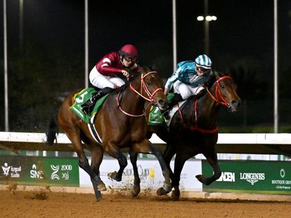 ريوسي ساكاي يمتطي الجواد "فور إيفر يونغ" خلال منافسات كأس السعودية بمضمار الملك عبد العزيز - 22 فبراير 2025 - Reuters