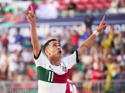 ليو مارتينز لاعب منتخب البرتغال يحتفل بعد التسجيل بمواجهة عمان في كأس العالم لكرة القدم الشاطئية - 20 فبراير 2024 - fifa.com