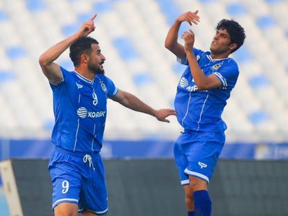 أيمن حسين لاعب نادي القوة الجوية (يسار الصورة) يحتفل بتسجيل هدف في مرمى كربلاء بالدوري العراقي- 25 أبريل 2024 - Fb/@Iraq Stars League