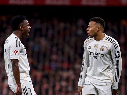 كيليان مبابي وفينيسيوس جونيور يحتفلان بهدف لريال مدريد في مرمى أتلتيك بلباو - 3 ديسمبر 2025 - realmadrid.com