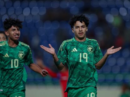 فرحة علي عوض بهدفه في مباراة السعودية والأردن بنصف نهائي كأس اتحاد غرب آسيا تحت 17 عاماً - 2 نوفمبر 2025 - X/SaudiNT