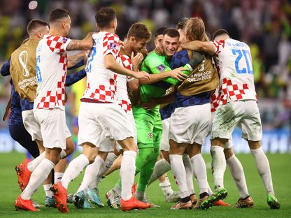 فرحة لاعبي كرواتيا بالتأهل على حساب البرازيل - Reuters
