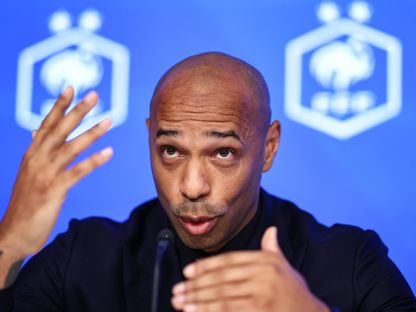 تيري هنري مدرب منتخب فرنسا للشباب يتحدث في المؤتمر الصحفي التقديمي - 29 أغسطس 2023 - AFP