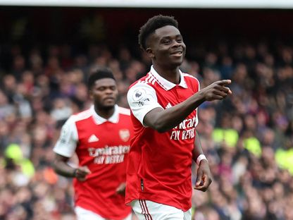 بوكايو ساكا يحتفل بعد تسجيله هدف أرسنال الرابع في شباك كريستال بالاس - 19 مارس 2023 - reuters