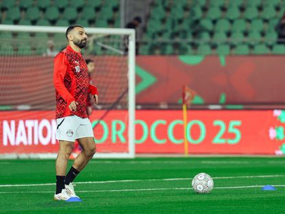 محمد صلاح خلال الإحماء قبل لقاء زيمبابوي في كأس أمم إفريقيا - 22 ديسمبر 2025 - X@EFA