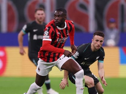 فيكايو توموري مدافع ميلان خلال مواجهة ليفربول في دوري أبطال أوروبا - 17 سبتمبر 2024 - REUTERS