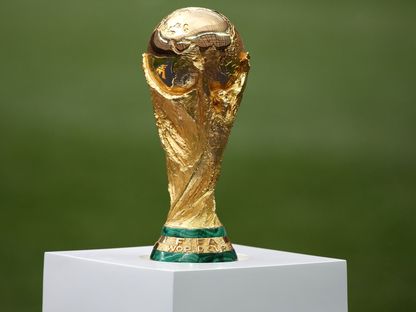 كأس العالم قبل تقديمها إلى منتخب فرنسا بعد فوزه على كرواتيا في نهائي مونديال روسيا - 15 يوليو 2018 - Bloomberg