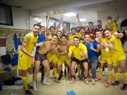 احتفال لاعبو أتلتيك بارادو بعد الفوز على مولودية العاصمة بالدوري الجزائري - 4 يوليو 2023 - Facebook/Paradou AC