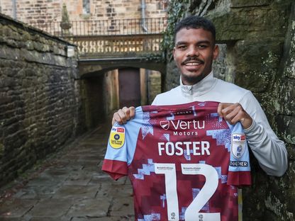 المهاجم الجنوب أفريقي لايلي فوستر ينضم لصفوف بيرنلي بحوالي 14 مليون يورو - Twitter/@BurnleyOfficial