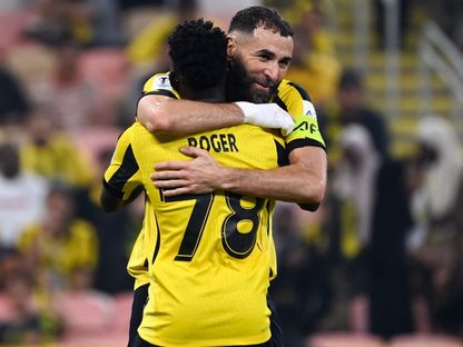 احتفال كريم بنزيما نجم الاتحاد بتسجيل هدف في مرمى ناساف بدوري أبطال أسيا للنخبة - 23 ديسمبر 205 - X/@aawsat_spt