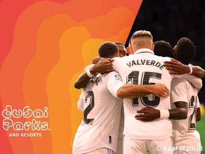 صورة مركبة للاعبي ريال مدريد وإلى جوارهم شعار  النادي وشعار دبي باركس - realmadrid.com