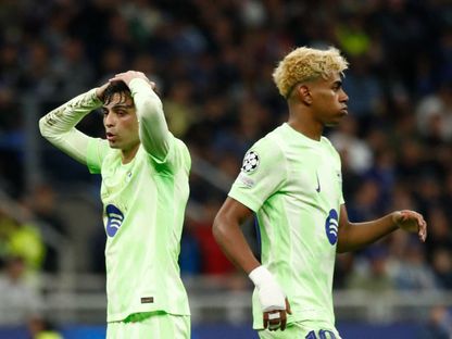 بيدري لاعب وسط برشلونة يتحسر بعد تلقي فريقه هدفاً من إنتر ميلان في إياب نصف نهائي دوري أبطال أوروبا - 6 مايو 2025 - REUTERS