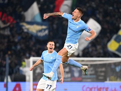 سيرجي ميلينكوفيتش-سافيتش لاعب لاتسيو يحتفل بعد تسجيله هدفاً في ميلان - 25 يناير 2023 - reuters