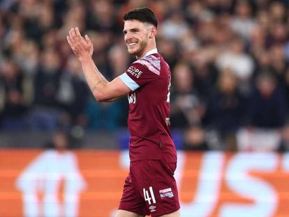 ديكلان رايس يحيي جماهير فريقه السابق وست هام يونايتد - whufc.com
