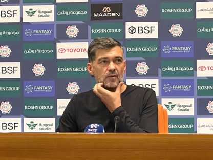مدرب الاتحاد سيرجيو كونسيساو خلال مؤتمر صحافي بعد مباراة ضد التعاون في الدوري السعودي - 26 يناير 2026 - aawsat_spt/x