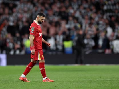 حسرة محمد صلاح بعد خسارة ليفربول أمام نيوكاسل في نهائي كأس رابطة الأندية الإنجليزية - 16 مارس 2025 - Reuters