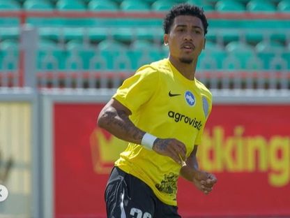 خوان ألفينا مهاجم أولكسندريا الأوكراني خلال مباراة ودية - 3 أغسطس 2025 - IG/@fcolexandriya