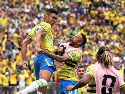 كاسيميرو لاعب المنتخب البرازيلي يحتفل مع نيمار بتسجيل هدف التعادل أمام اليابان في كأس العالم - 29 يونيو 2026 - Reuters