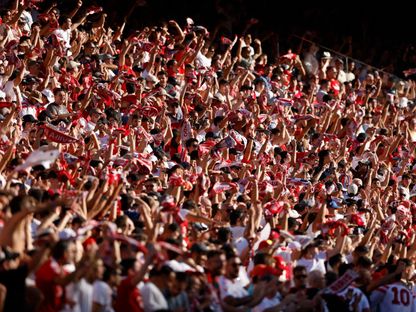 القبض على "مدير أمن" نادي إشبيلية بسبب سرقة "نظارة شمسية"