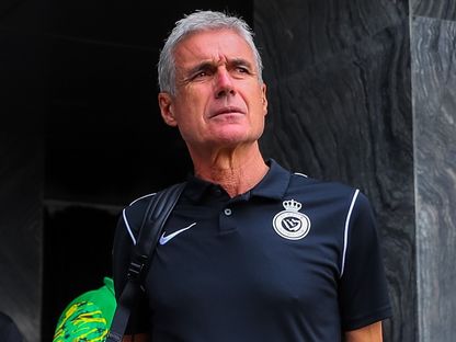 مدرب نادي النصر لويس كاسترو لدى مغادرة أبها إلى الطائف لخوض نهائي كأس الملك سلمان - 10 أغسطس 2023 - Twitter/@AlNassrFC