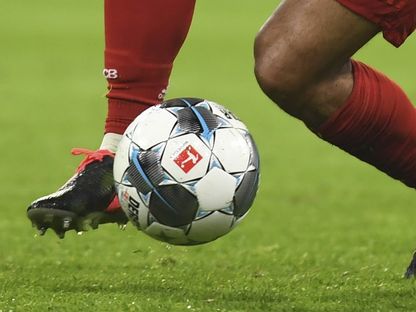 الكرة الرسمية لمسابقة الدرجة الأولى الألماني لكرة القدم  - AFP