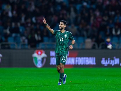 احتفال صالح الشهري مهاجم المنتخب السعودي بتسجيل هدف في مرمى الأردن بتصفيات كأس العالم 2026 - 21 نوفمبر 2023 - X/@SaudiNT