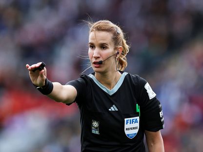 الحكم المغربية بشرى كربوبي أثناء مباراة أميركا وفيتنام بكأس العالم للسيدات - 22 يوليو 2023 - Reuters