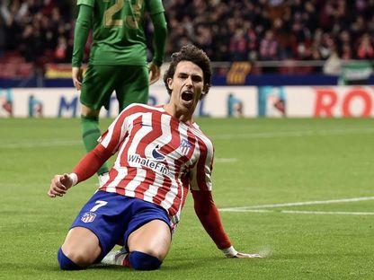 جواو فيليكس يسجل هدف أتلتيكو مدريد الأول أمام إلتشي في الدوري الإسباني 29-12-2022 - AFP