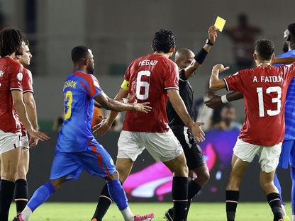 أحمد فتوح يعترض على الحكم في مباراة مصر والكونغو الديمقراطية - Reuters
