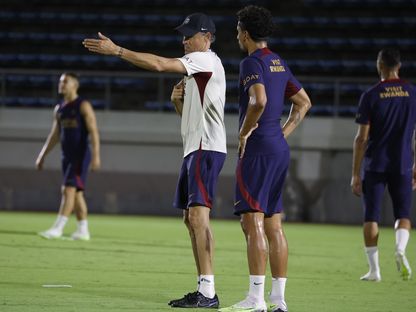 مدرب باريس سان جيرمان لويس إنريكي خلال أول حصة تدريبية ياليابان - 23 يوليو 2023 - twitter/PSG_inside