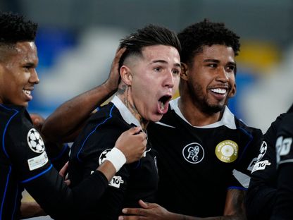 أندري سانتوس وإنزو فرنانديز خلال مباراة نابولي وتشيلسي بدوري أبطال أوروبا - 28 يناير 2026 - Reuters