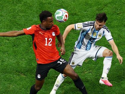 هيثم حسن جناح منتخب مصر أمام ظهير الأرجنتين نيكولاس تاغليافيكو بثمن نهائي كأس العالم - 8 يوليو 2026 - reuters