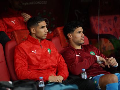 أشرف حكيمي لاعب المغرب يجلس على مقاعد البدلاء ضد مالي - 26 ديسمبر 2025 - Reuters